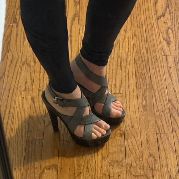 GUCCI Leather Platform Heels - Picture 5 of 6